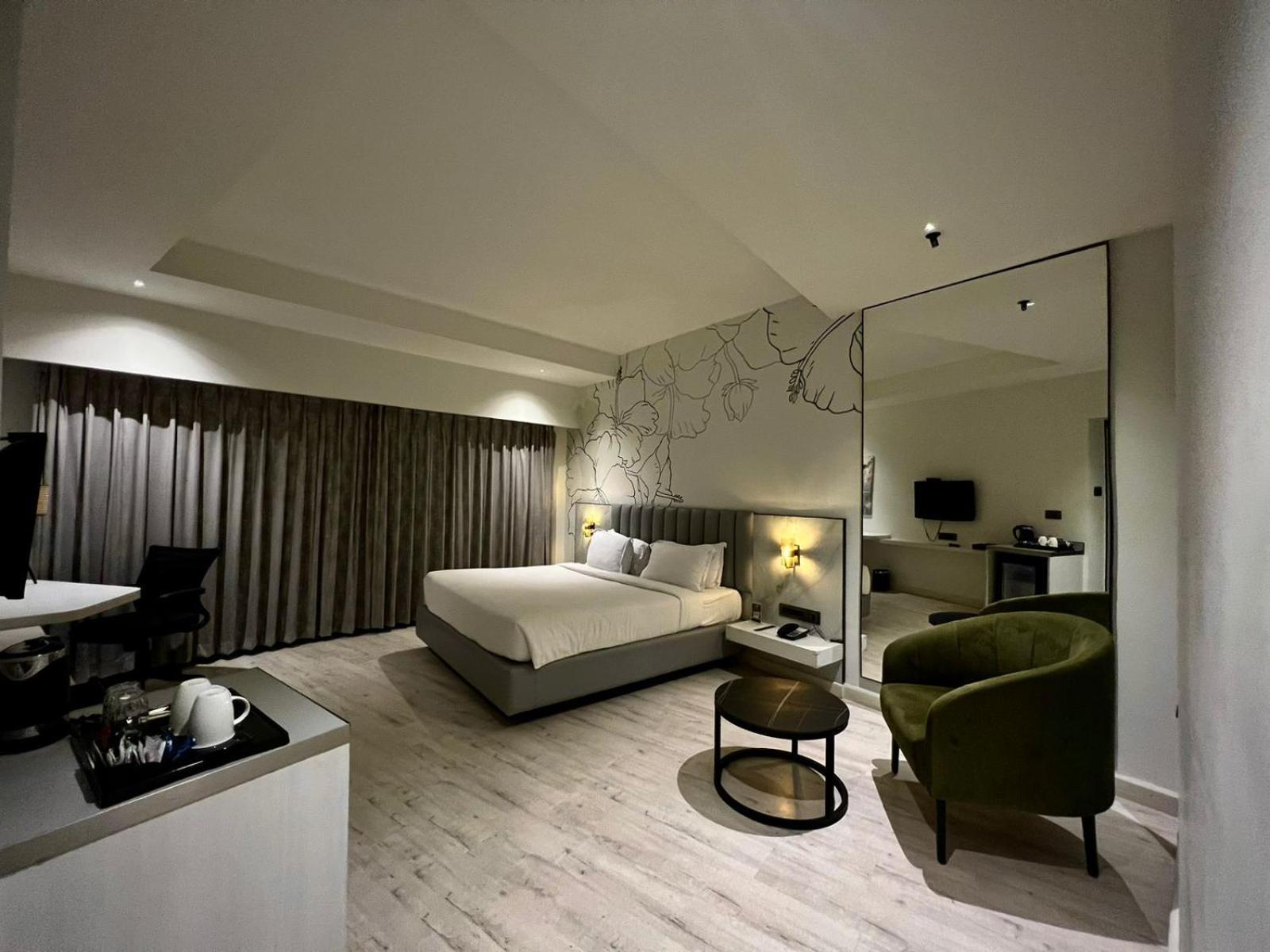 The Hans Hotel Hubli Ngoại thất bức ảnh
